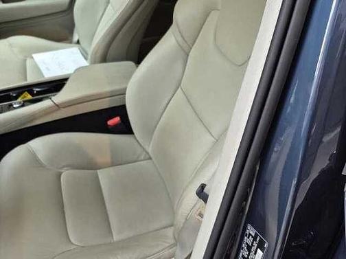 2023 Volvo XC90 Plus