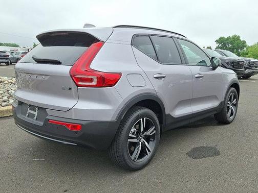2026 Volvo XC40 B5 Core