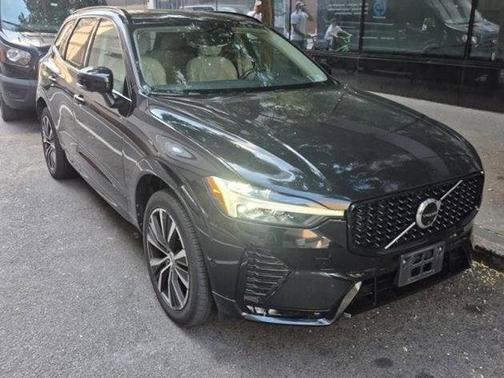 2023 Volvo XC60 B5 Plus Dark Theme