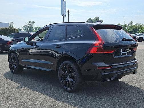 2026 Volvo XC60 B5 Ultra Black Edition