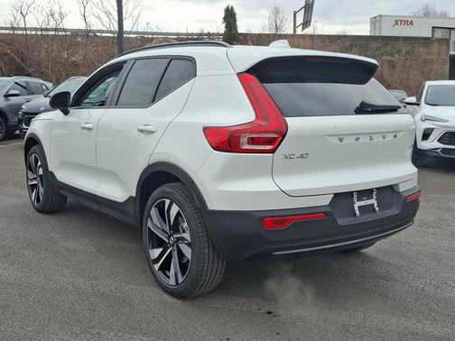 2025 Volvo XC40 B5 Plus Dark Theme