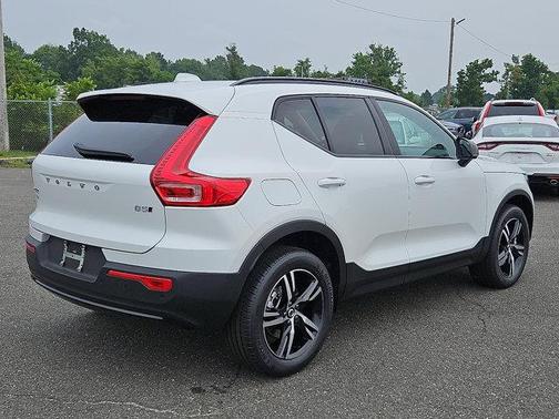 2026 Volvo XC40 B5 Core
