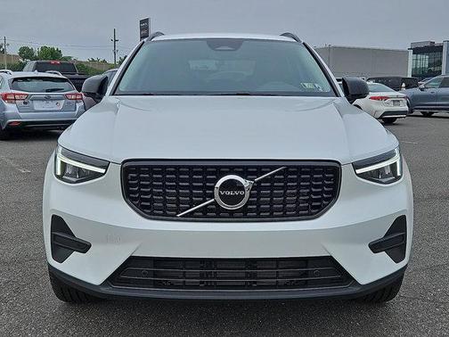2026 Volvo XC40 B5 Core