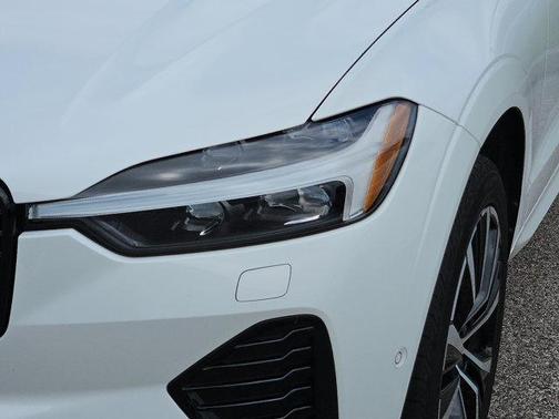 2023 Volvo XC60 B5 Plus Dark Theme