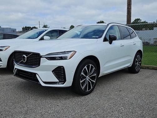 2023 Volvo XC60 B5 Plus Dark Theme