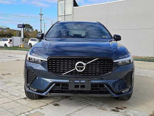 2024 Volvo XC60 B5 Ultimate Dark