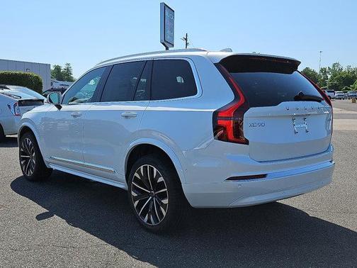 2026 Volvo XC90 PLUS