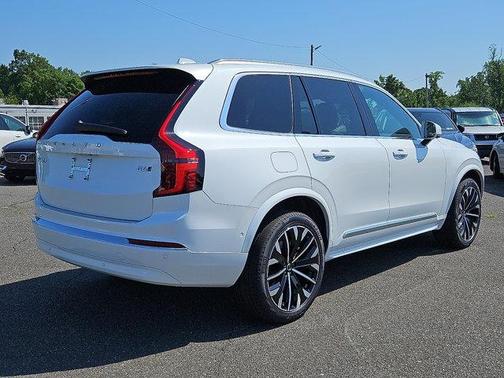 2026 Volvo XC90 PLUS