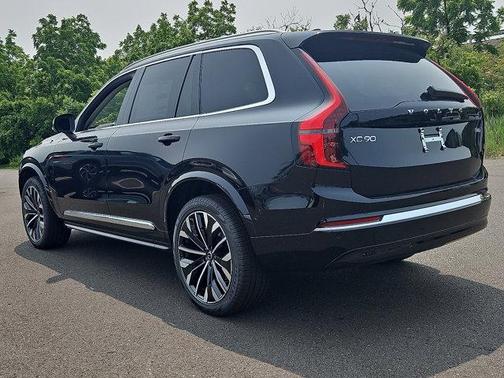 2025 Volvo XC90 B6 Plus 7-Seater