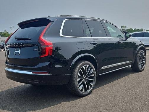 2025 Volvo XC90 B6 Plus 7-Seater