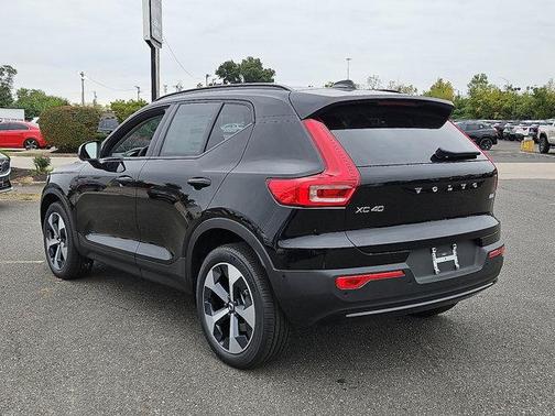 2026 Volvo XC40 B5 Plus