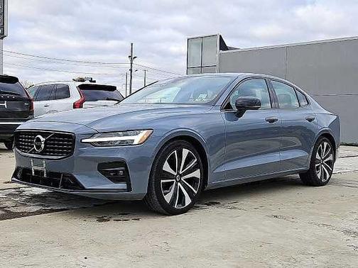 2022 Volvo S60 B5 AWD Momentum