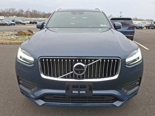2022 Volvo XC90 T6 AWD Momentum 7 Seater