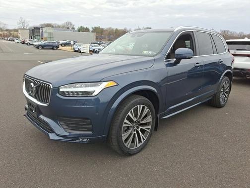 2022 Volvo XC90 T6 AWD Momentum 7 Seater