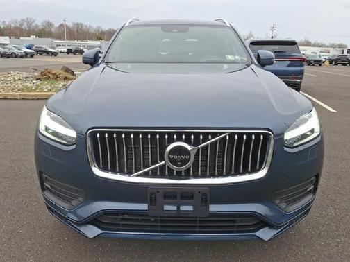 2022 Volvo XC90 T6 AWD Momentum 7 Seater