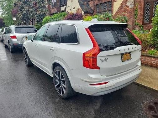 2022 Volvo XC90 T6 Momentum 7 Passenger