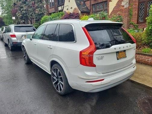 2022 Volvo XC90 T6 Momentum 7 Passenger