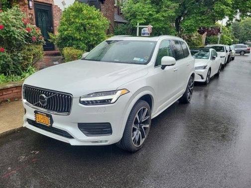 2022 Volvo XC90 T6 Momentum 7 Passenger