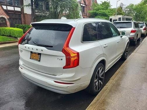 2022 Volvo XC90 T6 Momentum 7 Passenger