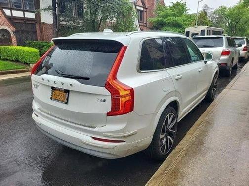 2022 Volvo XC90 T6 Momentum 7 Passenger