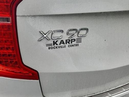 2022 Volvo XC90 T6 Momentum 7 Passenger