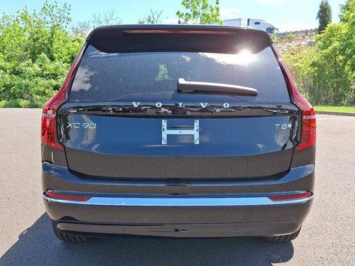 2025 Volvo XC90 Plug-In Hybrid T8 Core 7-Seater