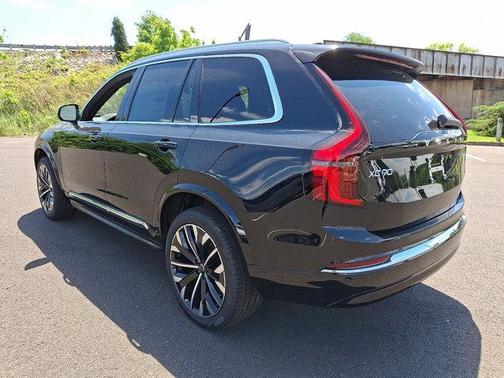 2025 Volvo XC90 Plug-In Hybrid T8 Core 7-Seater