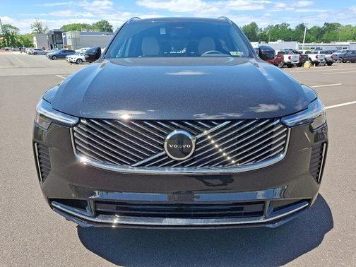 2025 Volvo XC90 Plug-In Hybrid T8 Core 7-Seater