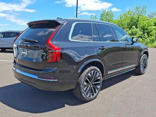 2025 Volvo XC90 Plug-In Hybrid T8 Core 7-Seater