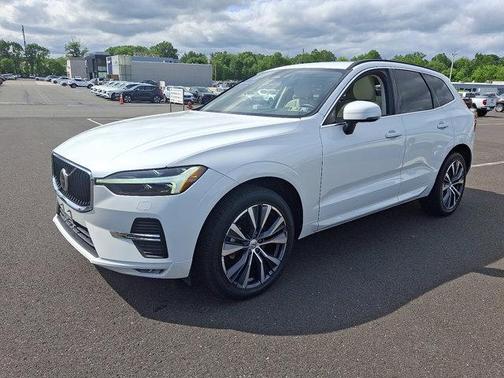 2022 Volvo XC60 B5 Momentum