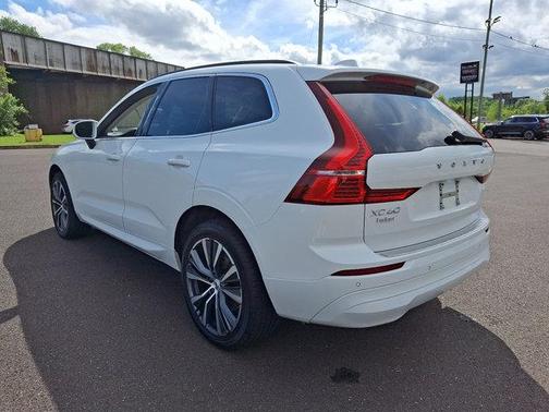 2022 Volvo XC60 B5 Momentum