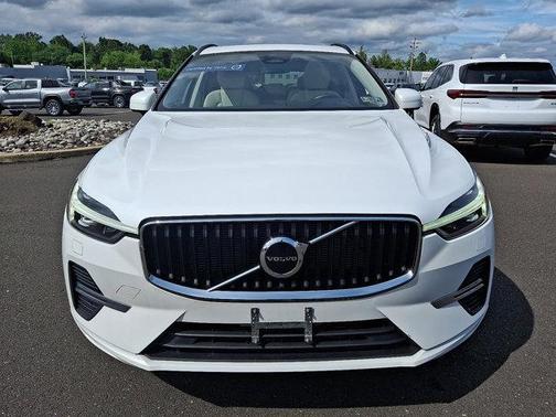2022 Volvo XC60 B5 Momentum
