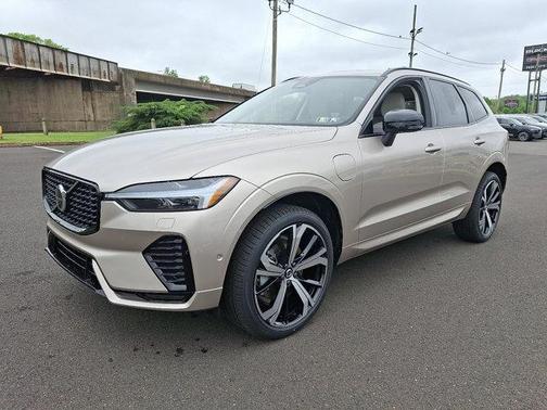 2025 Volvo XC60 Plug-In Hybrid T8 Ultra