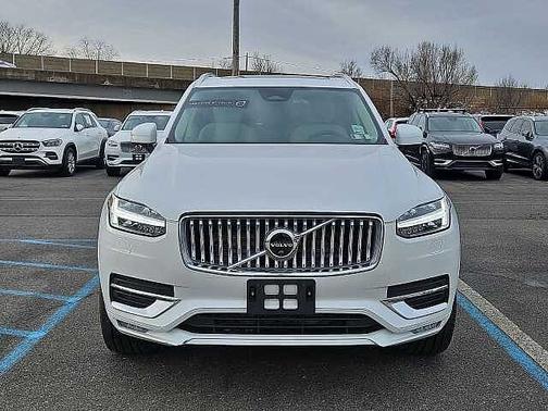 2023 Volvo XC90 Plus