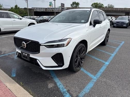 2022 Volvo XC60 Recharge Plug-In Hybrid eAWD R-Design