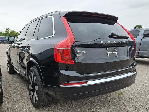 2024 Volvo XC90 Recharge Plug-In Hybrid T8 Plus Bright Theme 7-Seater