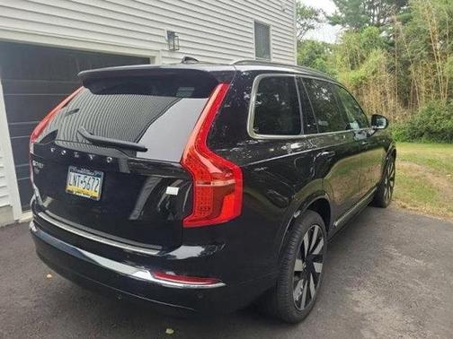 2024 Volvo XC90 Recharge Plug-In Hybrid T8 Plus Bright Theme 7-Seater