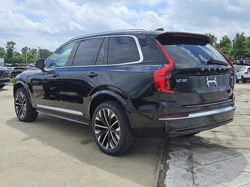 2026 Volvo XC90 PLUS