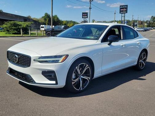 2024 Volvo S60 B5 Plus Dark Theme