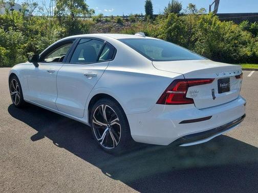 2024 Volvo S60 B5 Plus Dark Theme