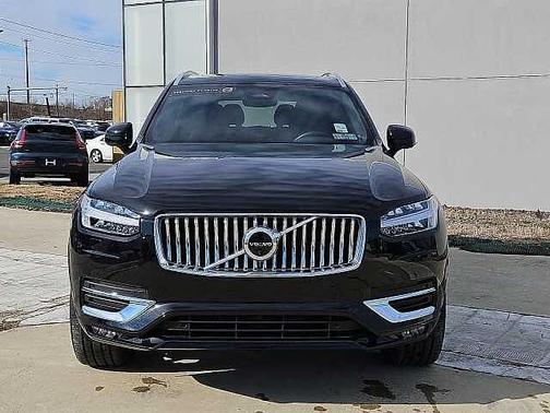 2023 Volvo XC90 Plus