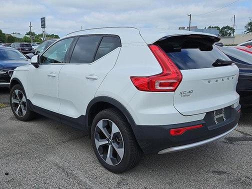 2023 Volvo XC40 B5 Plus Bright Theme
