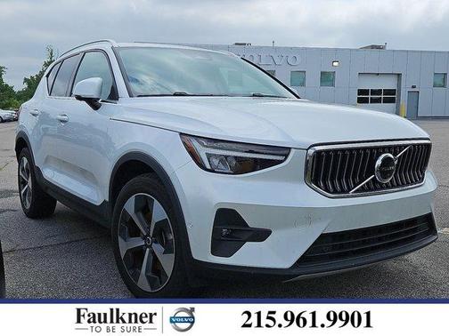 2023 Volvo XC40 B5 Plus Bright Theme