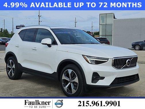2023 Volvo XC40 B5 Plus Bright Theme