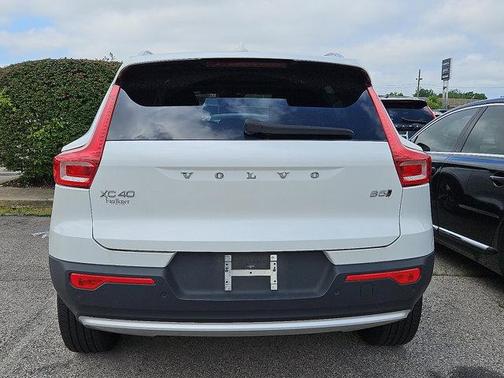 2023 Volvo XC40 B5 Plus Bright Theme