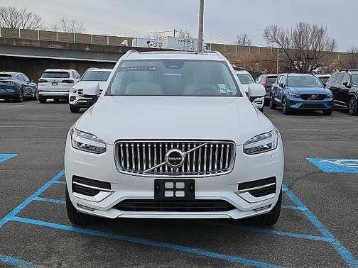 2023 Volvo XC90 Plus