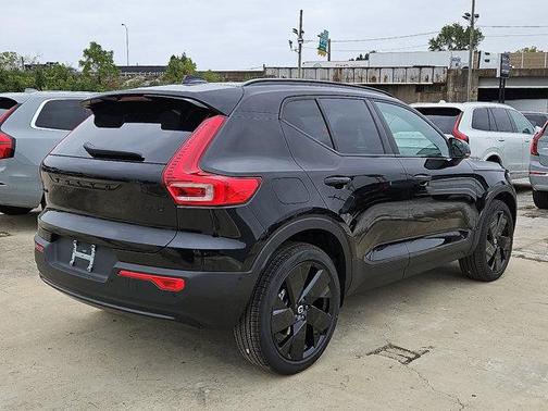 2026 Volvo XC40 B5 Ultra Black Edition