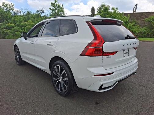 2024 Volvo XC60 B5 Plus Dark Theme