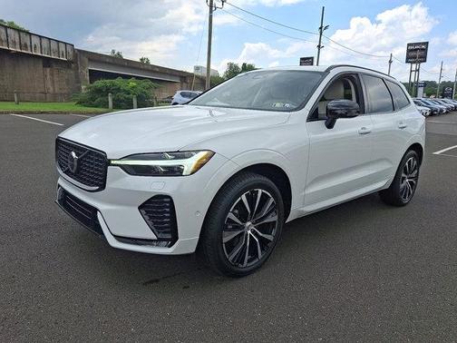 2024 Volvo XC60 B5 Plus Dark Theme