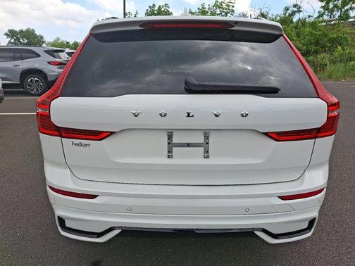 2024 Volvo XC60 B5 Plus Dark Theme